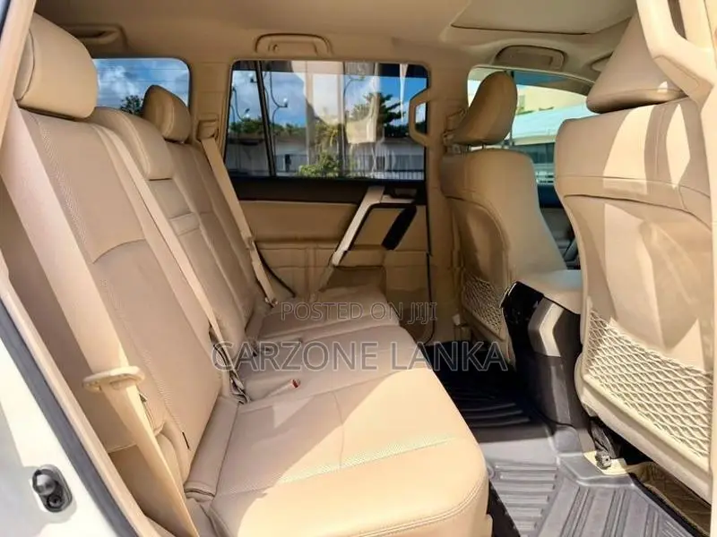Toyota Land Cruiser Prado TRJ150 2023