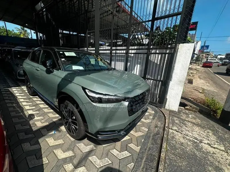 Honda Vezel Z Play Moonroof 2025