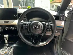 Honda Vezel Z Play Moonroof 2025