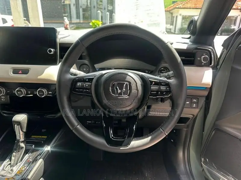 Honda Vezel Z Play Moonroof 2025