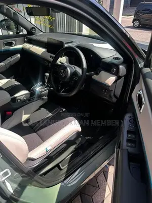 Honda Vezel Z Play Moonroof 2025