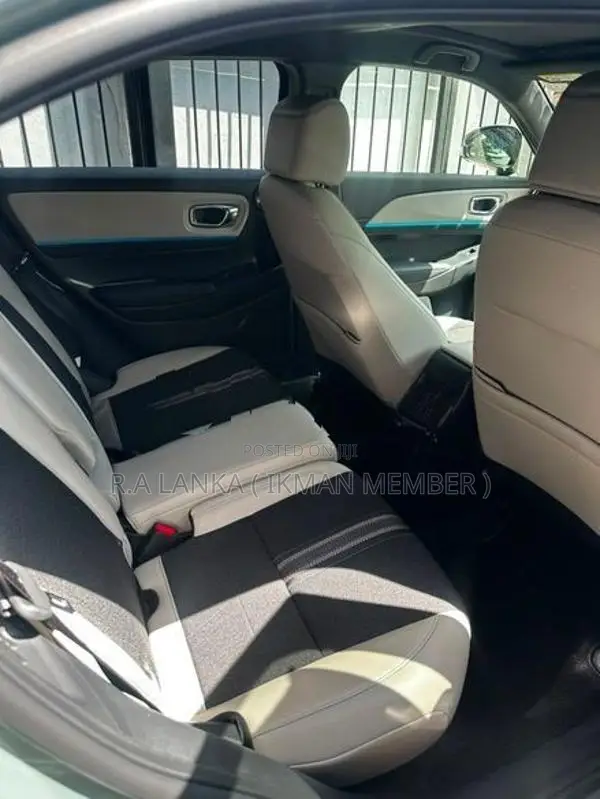 Honda Vezel Z Play Moonroof 2025