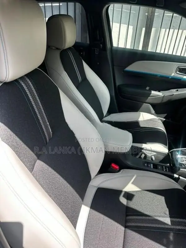 Honda Vezel Z Play Moonroof 2025