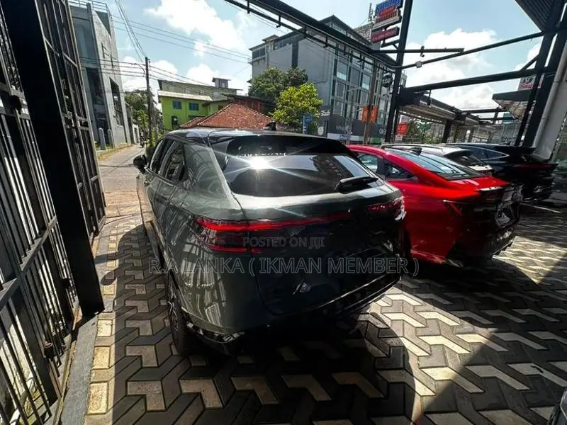 Honda Vezel Z Play Moonroof 2025