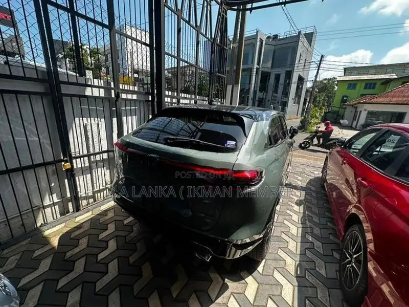 Honda Vezel Z Play Moonroof 2025