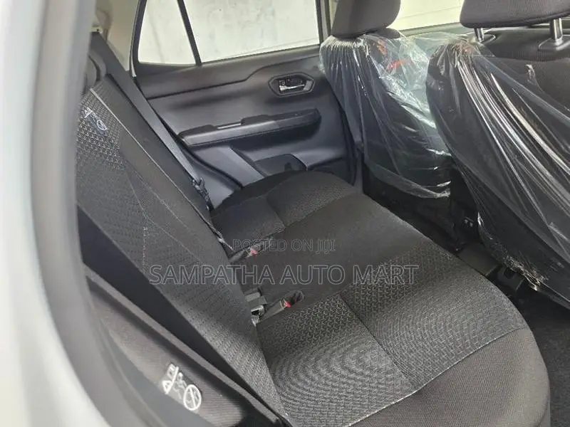 Toyota Raize Z HYBRID AUTO PARKIN 2026