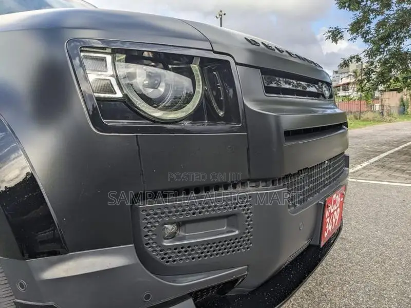 Land Rover Defender 110 BLACK PCK P300 2023