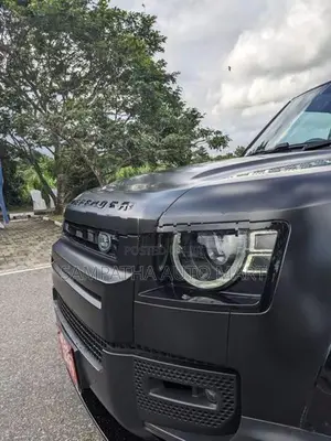 Land Rover Defender 110 BLACK PCK P300 2023