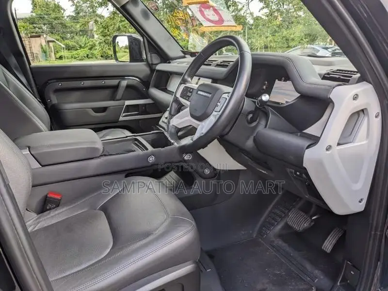Land Rover Defender 110 BLACK PCK P300 2023