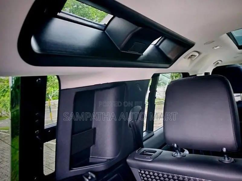 Land Rover Defender 110 BLACK PCK P300 2023