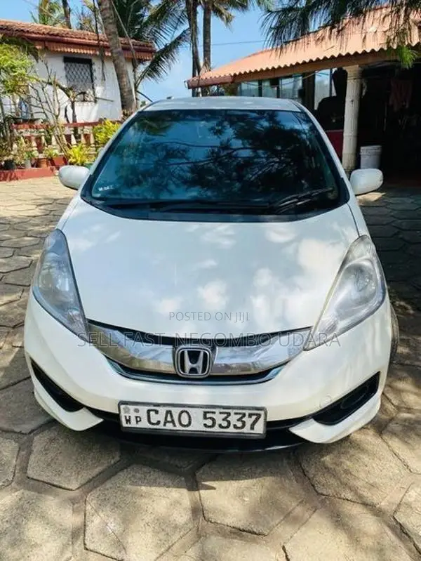 Honda Fit Shuttle 2014