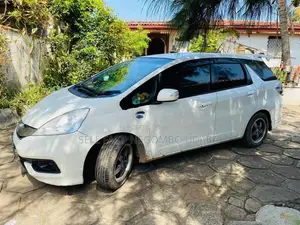 Honda Fit Shuttle 2014