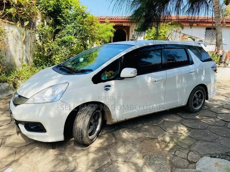 Honda Fit Shuttle 2014