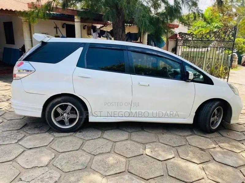 Honda Fit Shuttle 2014
