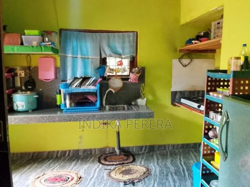 නිවසක් විකිණීමට වල්පොල