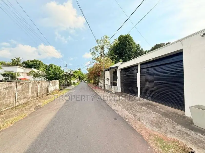 Battaramulla Colonial Style House for Sale Jayanthipura