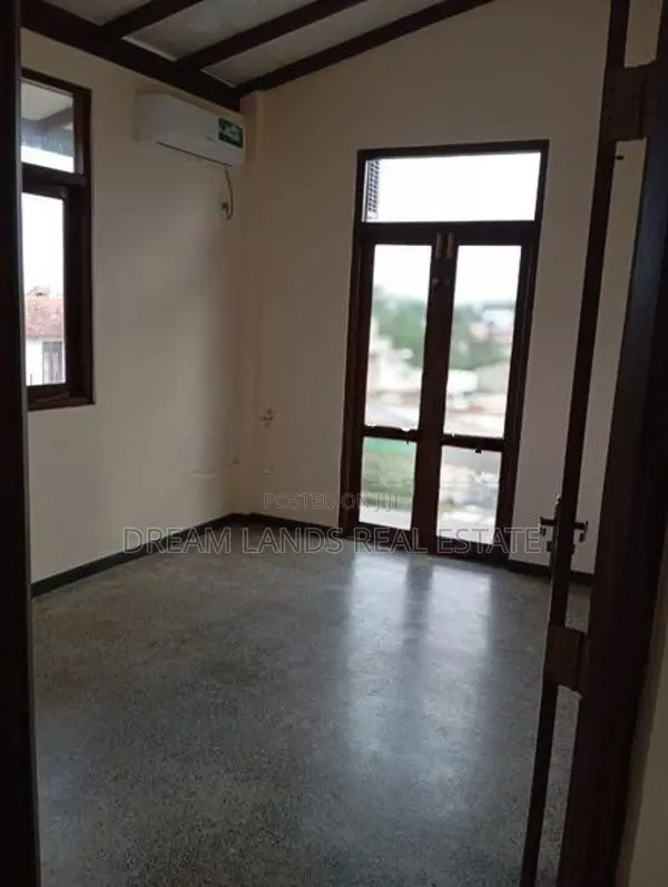 Upper floor apartment for rent batharamulla