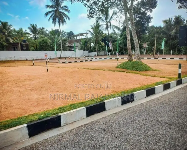 Land for Sale in Athurugiriya
