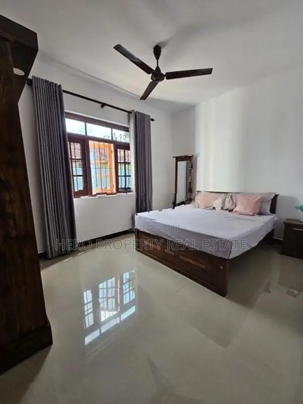 HCHR052 - Luxury Two Story House For Rent in Kochchikade