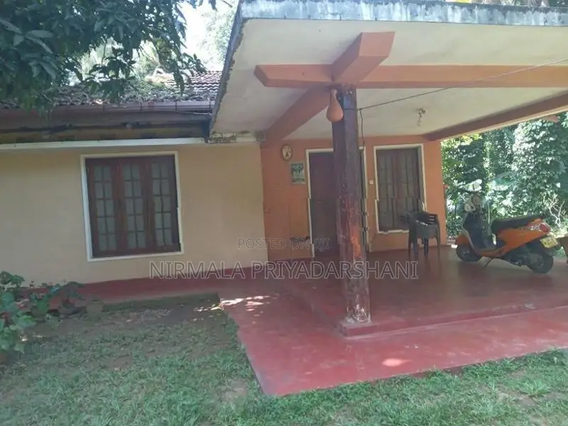 මීගහකිවුලෙන් නිවසක් සමඟ පර්චස් 185ක සරුසාර ඉඩමක් විකිණීමට