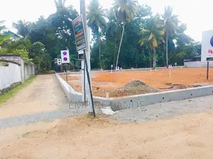 වටිනා කමෙන් ඉහළ හෝමාගම 138 පාරට ඇවිදින දුරින් නේවාසික බිම් කොටස්