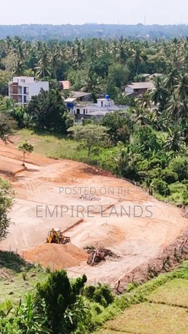 Near 120 RD Exclusive Land Plots in Colombo Road – Polgasowita