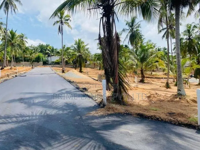 කොළඹ - මීගමුව පාරට සමීපව කදානෙන් බිම්කොටස්