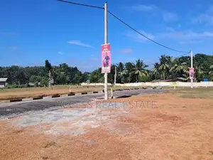 Land in Meegoda