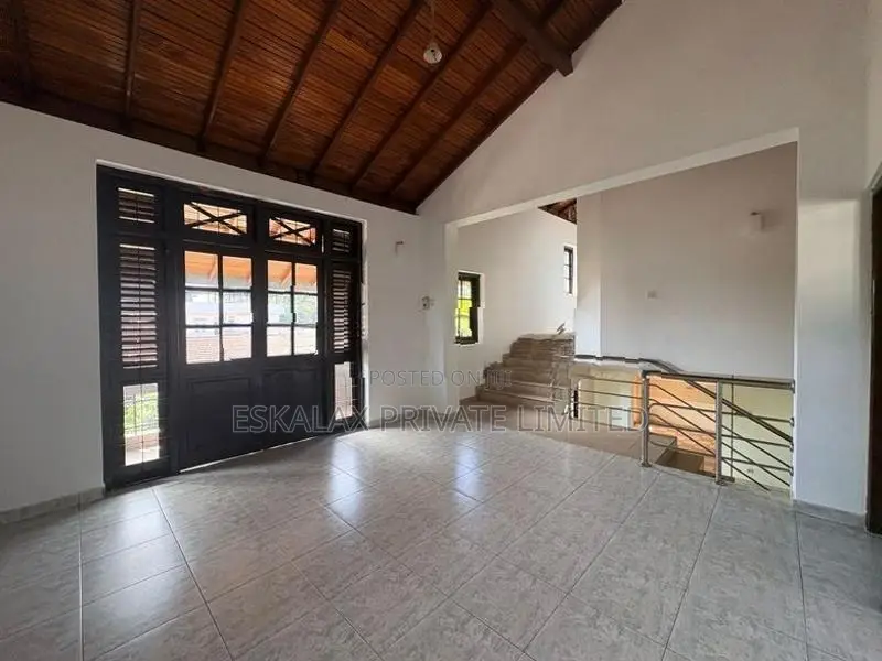 3-Storey 4BR House For Rent in Battaramulla |EH424
