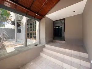 3-Storey 4BR House For Rent in Battaramulla |EH424