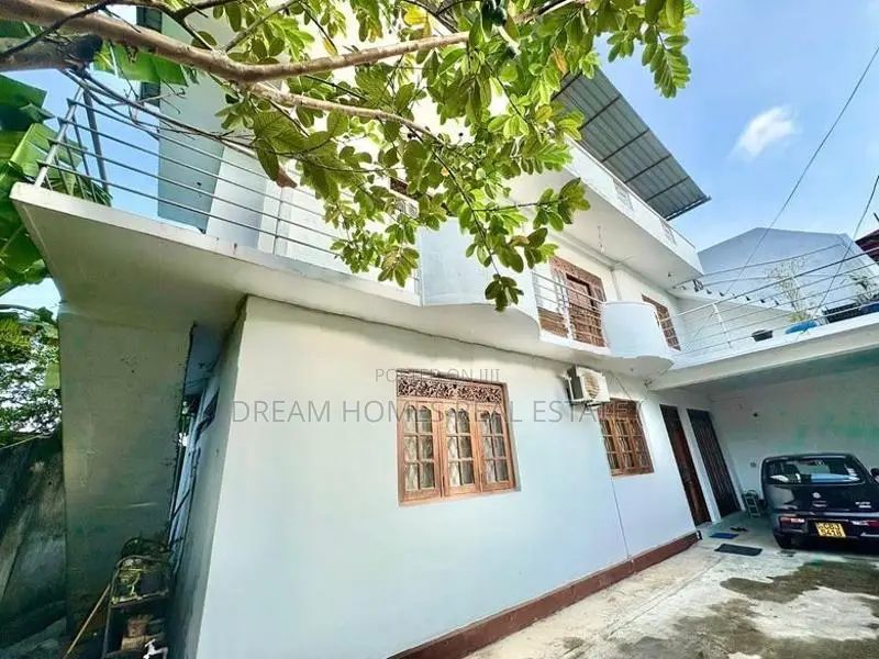6 Bedroom House for Sale in Rajagiriya with Rooftop