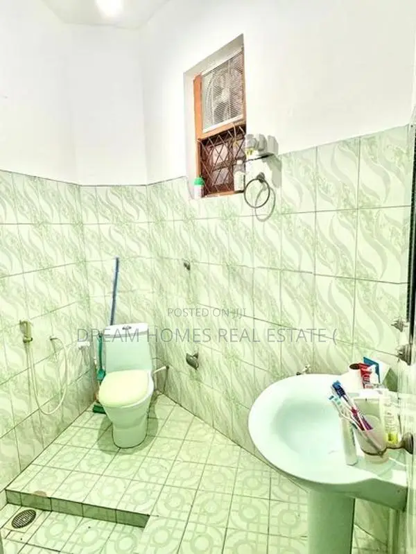 6 Bedroom House for Sale in Rajagiriya with Rooftop