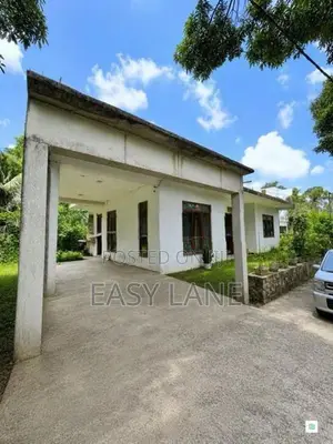 බණ්ඩාරගම පර්චස් 10 වටිනා දෙමහල් නිවස