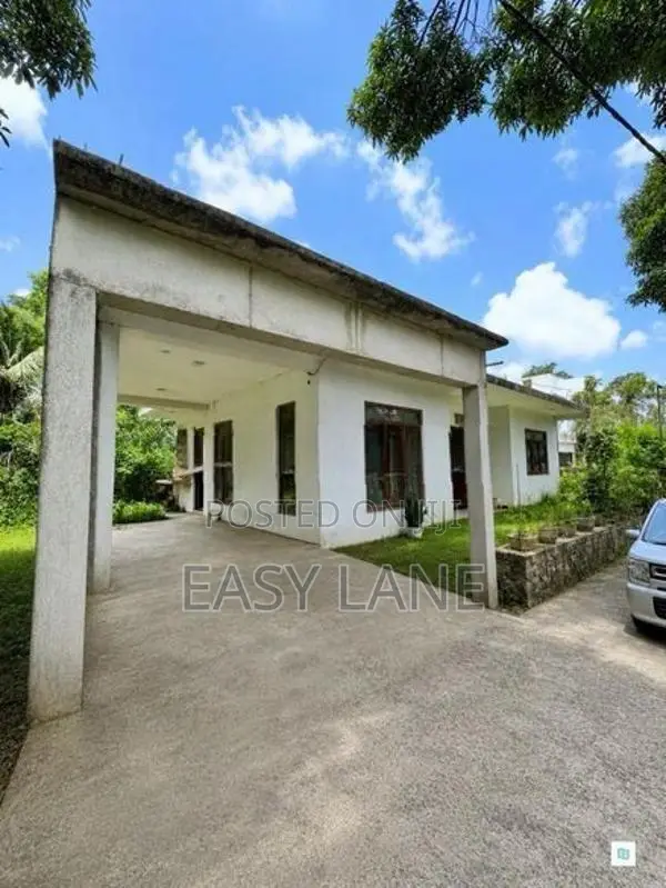බණ්ඩාරගම පර්චස් 10 වටිනා දෙමහල් නිවස