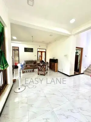 බණ්ඩාරගම පර්චස් 10 වටිනා දෙමහල් නිවස