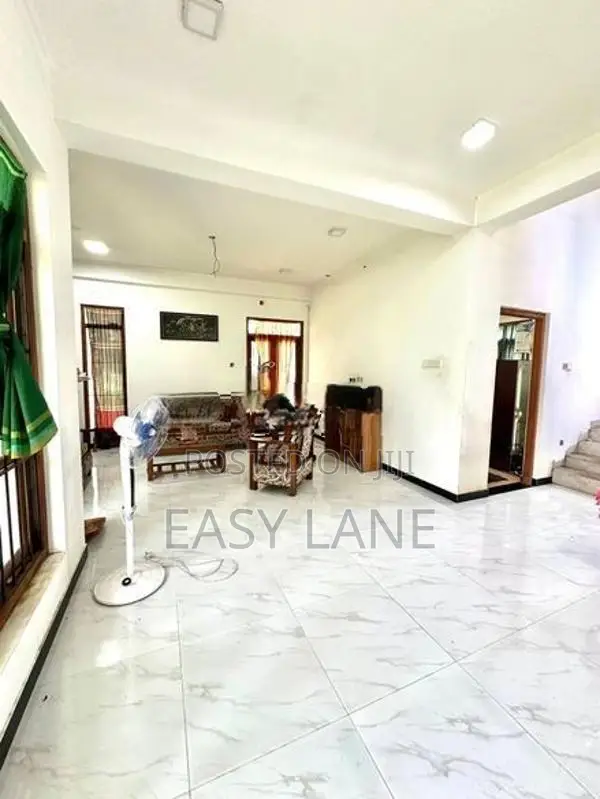 බණ්ඩාරගම පර්චස් 10 වටිනා දෙමහල් නිවස