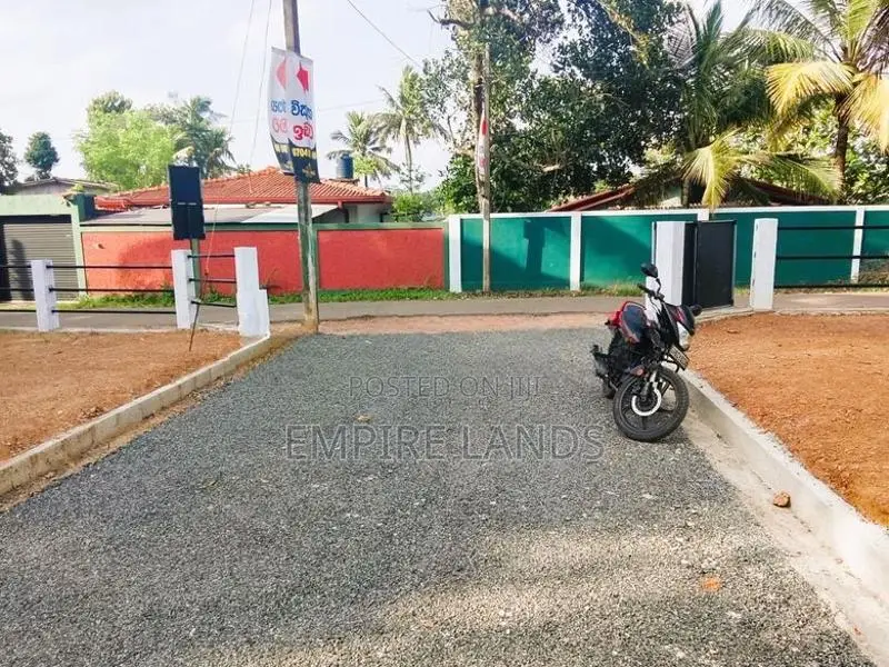 Super Luxury Land for Sale in Piliyandala Batakeththara