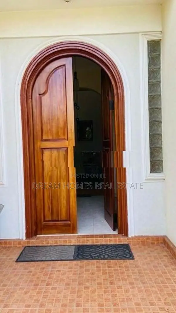 Spacious Luxury Two-Storey House for Sale – Kotte (Angampitiya Road)