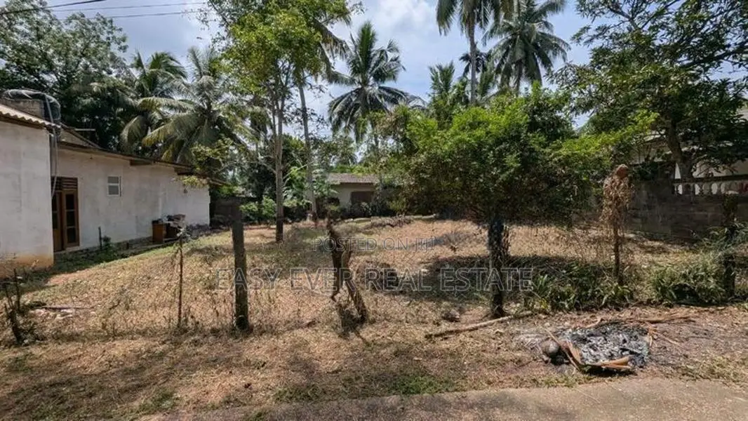 කළගෙඩිහේන පර්චස් 15 / ST 13943