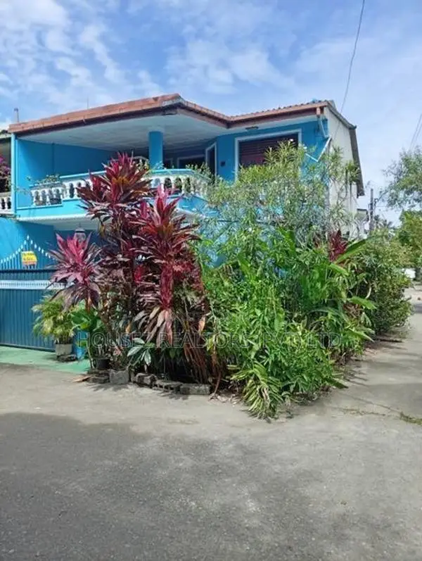 Spacious 4-Bedroom House for Sale Near Kandy Road