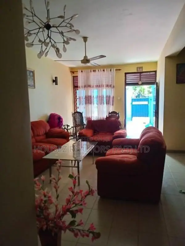 Spacious 4-Bedroom House for Sale Near Kandy Road
