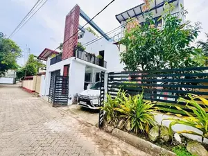 5 Bed 3 Story House for Rent - Battaramulla