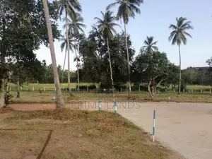 වාරියපොල නගරයෙන්ම නේවාසික කලාපයෙන් සින්නක්කර බිම්කොටස්