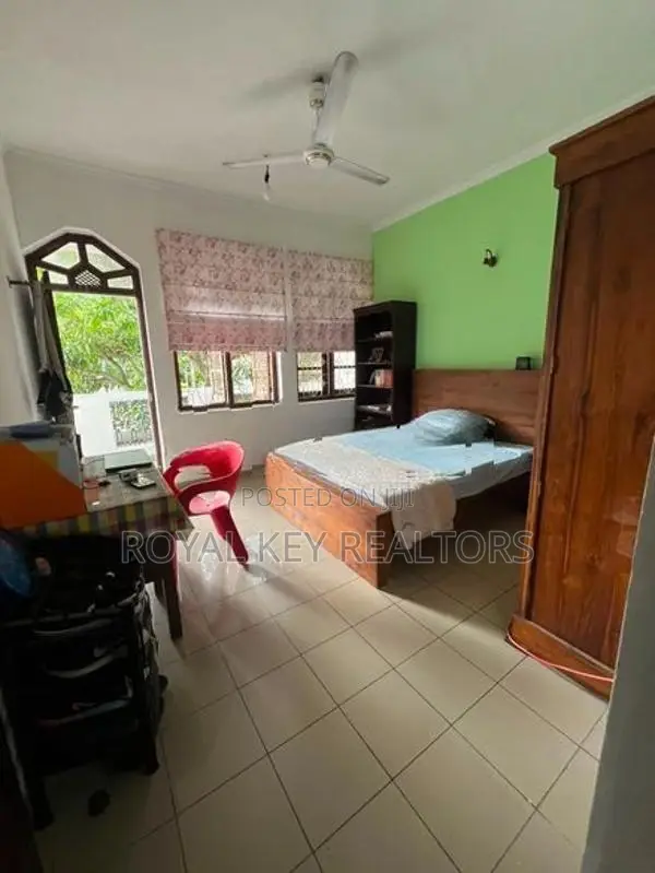 Colombo 06 Bedroom Furnished House for Rent