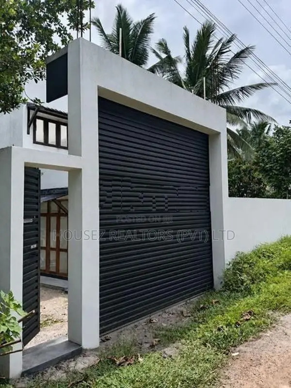 Modern 4-Bedroom House for Sale in Pokunuwita