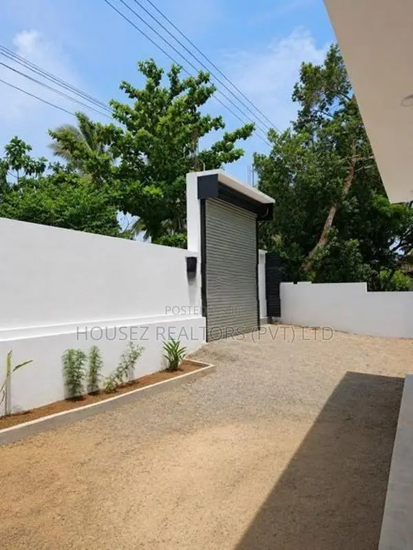 Modern 4-Bedroom House for Sale in Pokunuwita