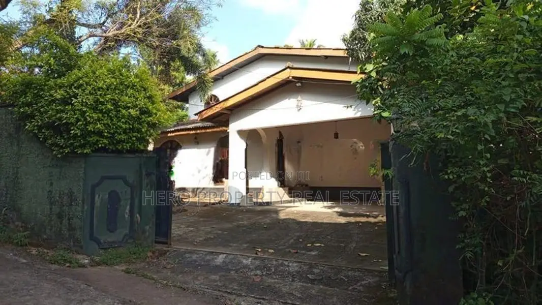 HMS061 - House and A Land for Sale in Battaramulla