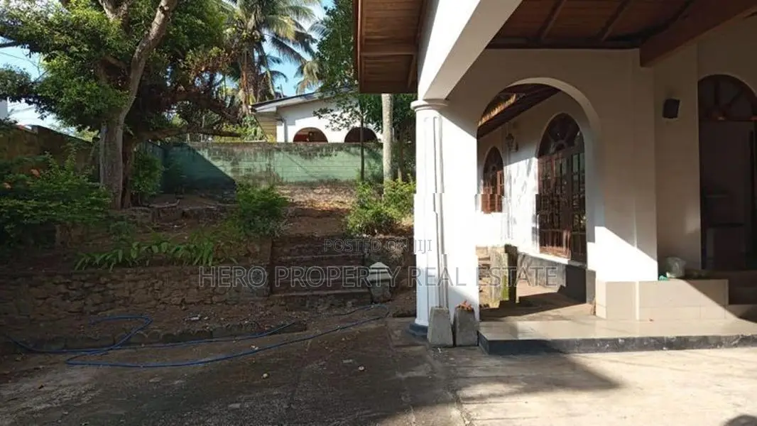 HMS061 - House and A Land for Sale in Battaramulla