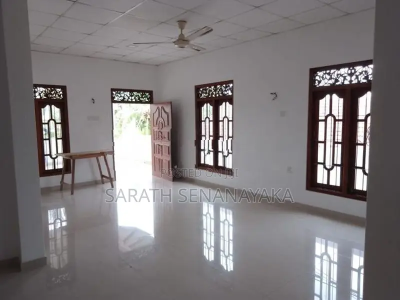Upstairs House for Rent in Panadura