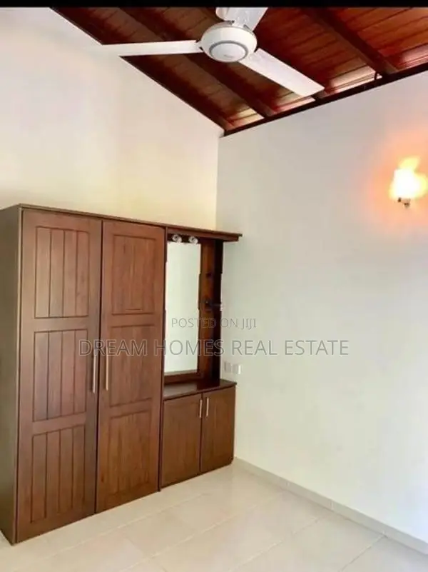 Luxury 4 Bedroom House for Rent – Thalawathugoda